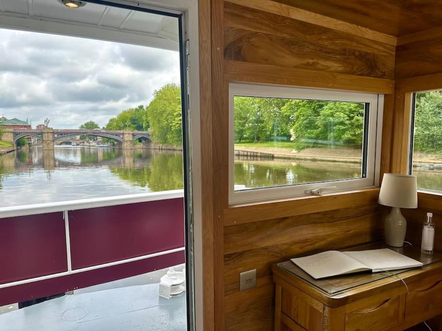 Unique Houseboat Experience I Break *